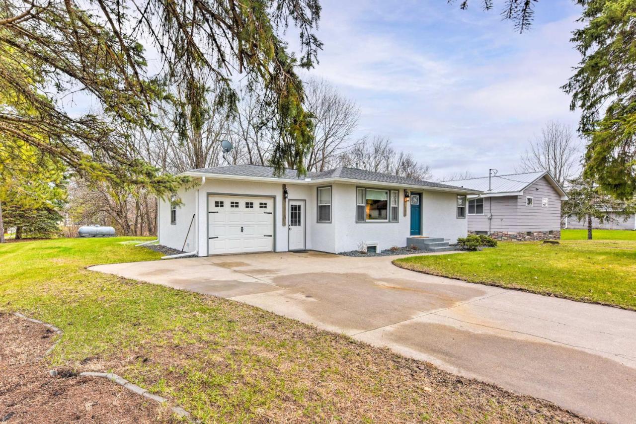 Charming Retreat With Deck - Walk To Lake Pepin المظهر الخارجي الصورة